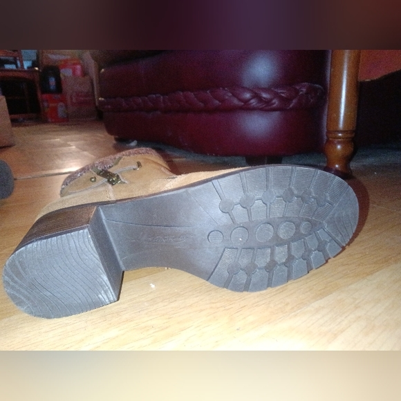 Pure Sole Beige Boots Size 8M - Picture 4 of 9